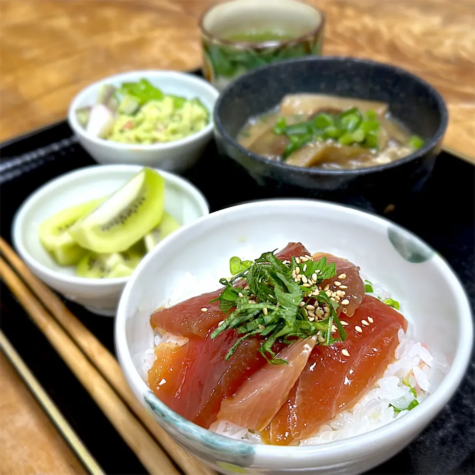 Snapdishの料理写真:マグロの漬け丼|くまちゃんさん