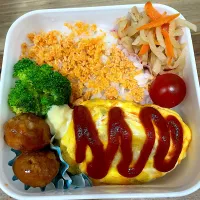 Snapdishの料理写真:昨日のコロッケをチーズを入れて包んだオムレツ。|るりさん