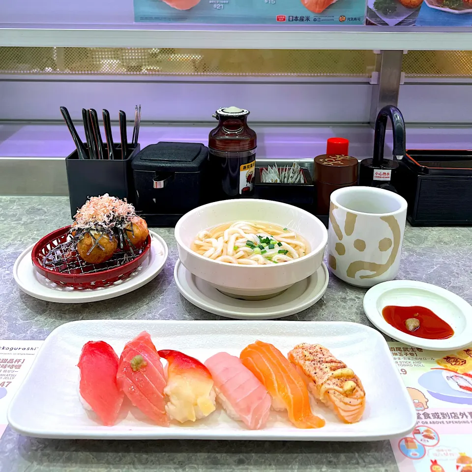 Assorted sushi, takoyaki and udon|skyblueさん