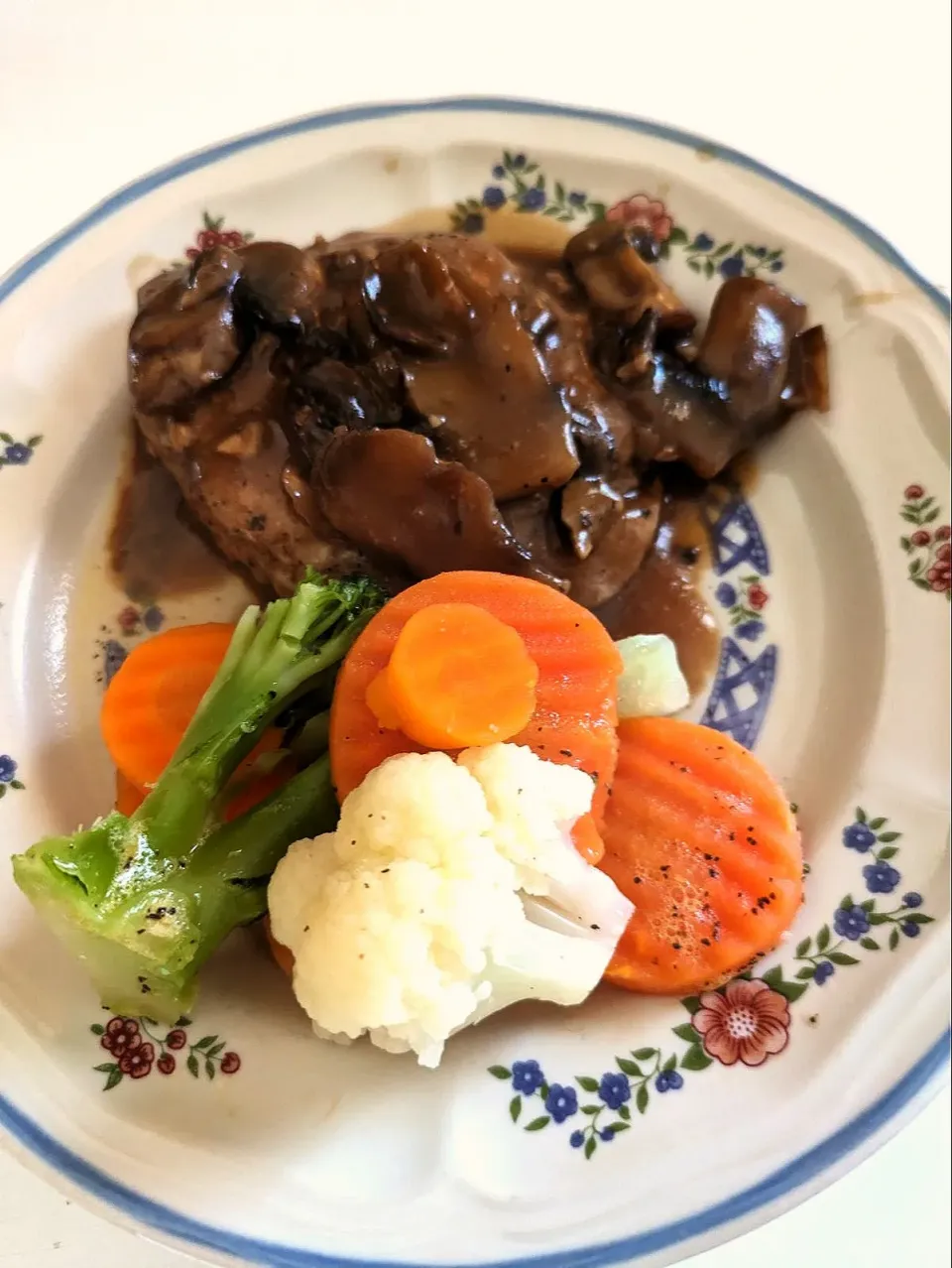 Pork chop with Steamed Buttered and Garlic Veggies|IMAXさん