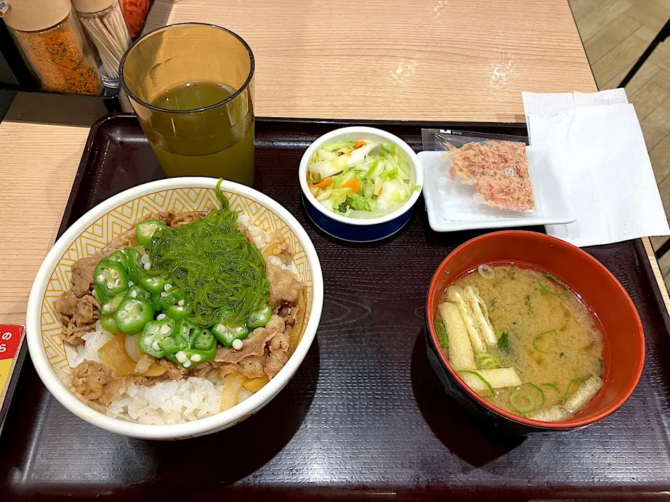 めかぶオクラ牛丼|しのぶさん