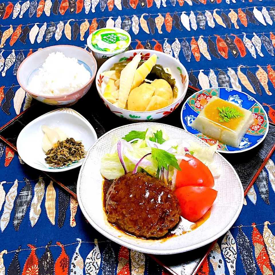 grandmaの晩ごはん☆ 今夜はハンバーグ❣️
枝豆豆腐…で頂きます|kaoriさん