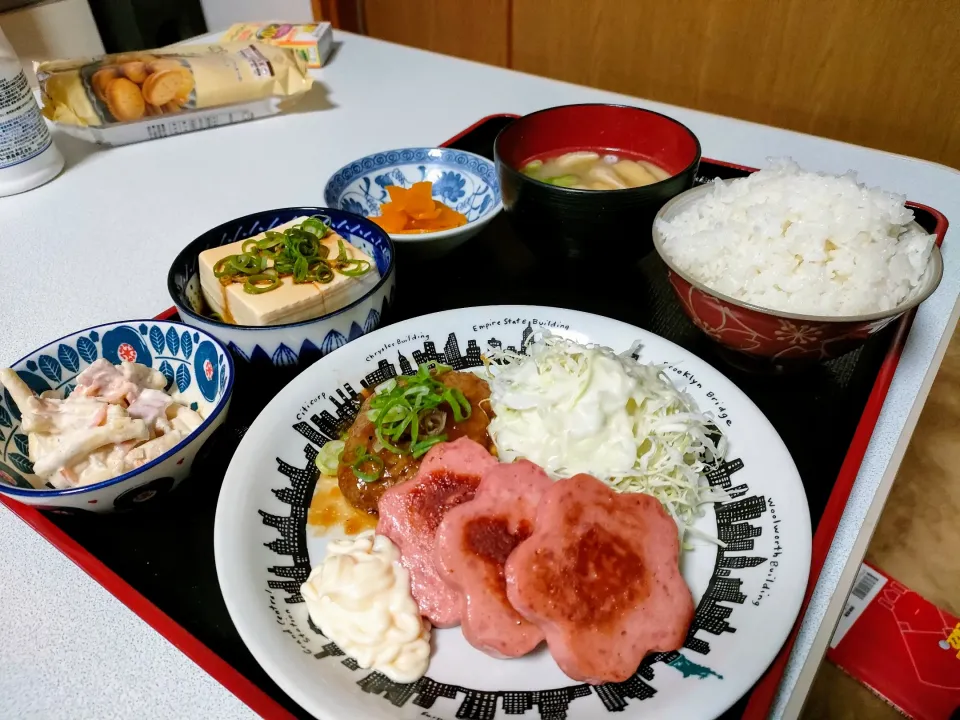 日本ハムの和風ハンバーグ&花ソーセージの盛り合わせ定食。小鉢は奴とマカサラ。|ariyo4200さん