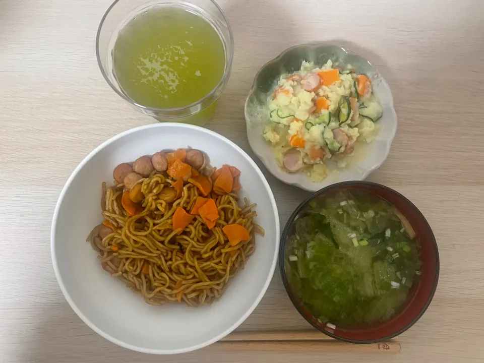 焼きそばとポテトサラダ|あやかんさん