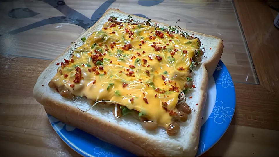 Snapdishの料理写真:なっトースト🍞|えみりんさん