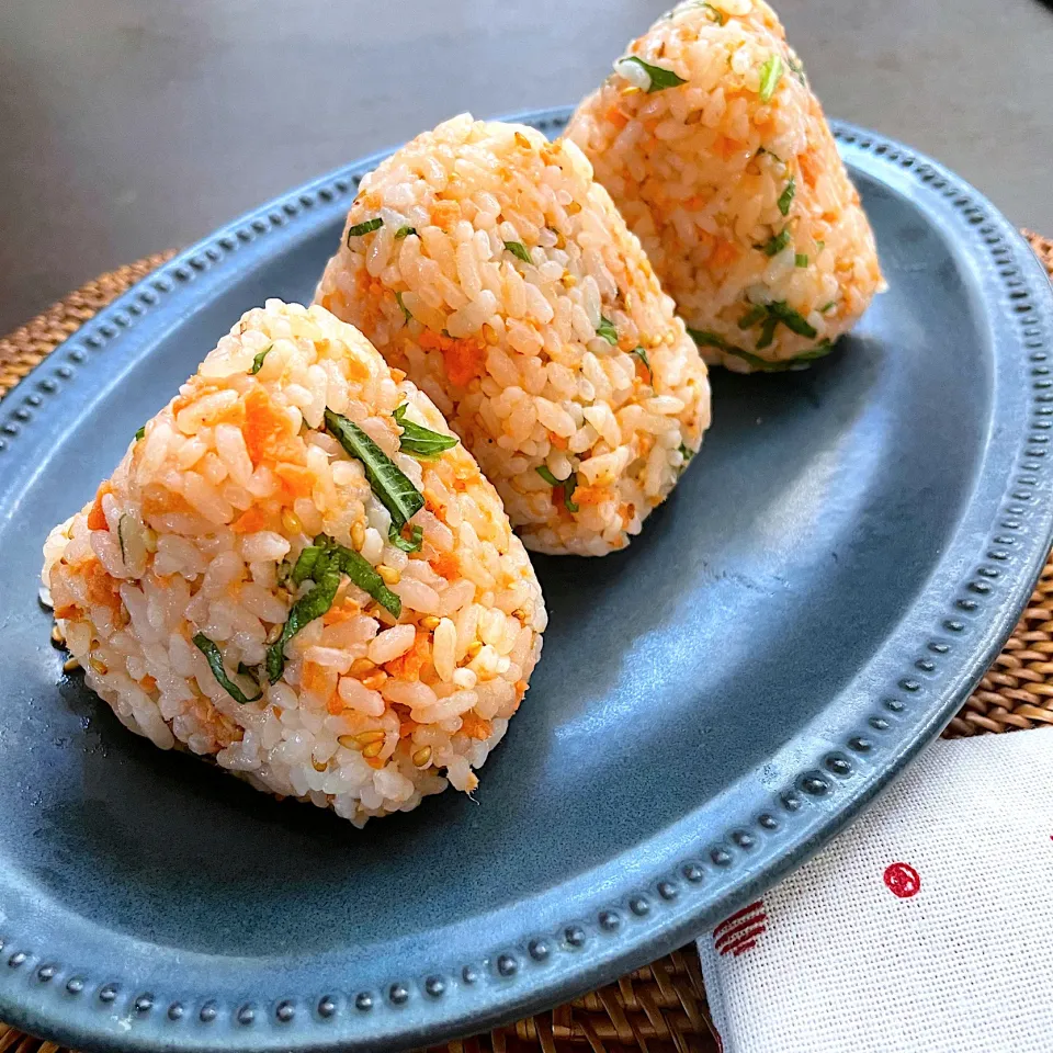 鮭オイルおにぎり🍙|まぁちゃんさん