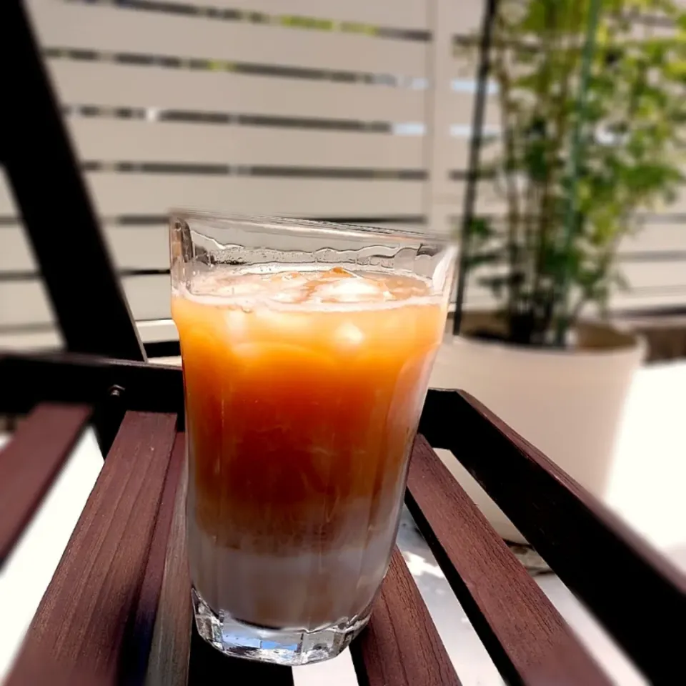 温活で控えてるアイスコーヒー、今日は飲んじゃう☺️アーモンドミルクでカフェオレ|みりさん