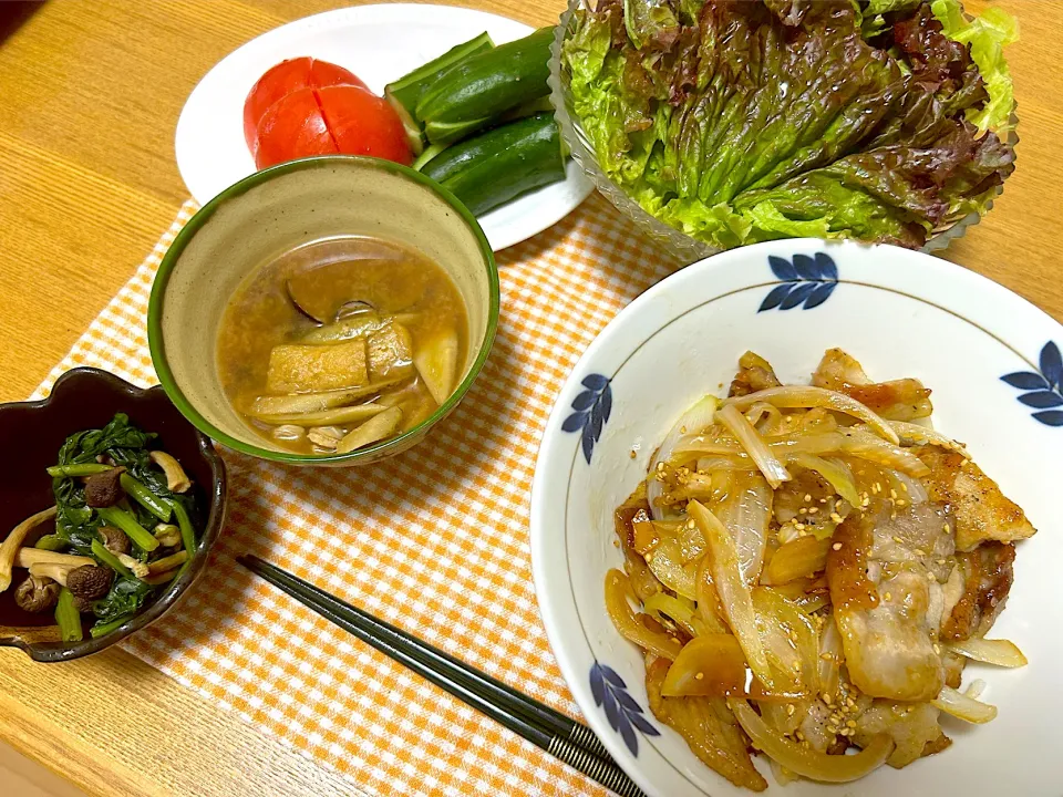 生姜焼き🐖、味噌汁、サラダ🥗、ほうれん草としめじのおひたし🥬|1614さん