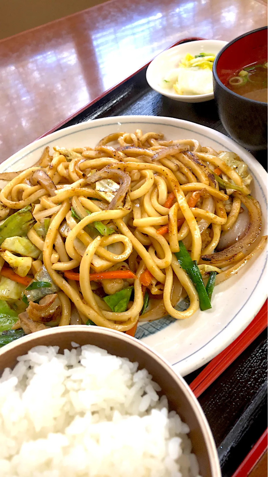 Snapdishの料理写真:ホルモン焼きうどん定食|藤本 ひろきさん