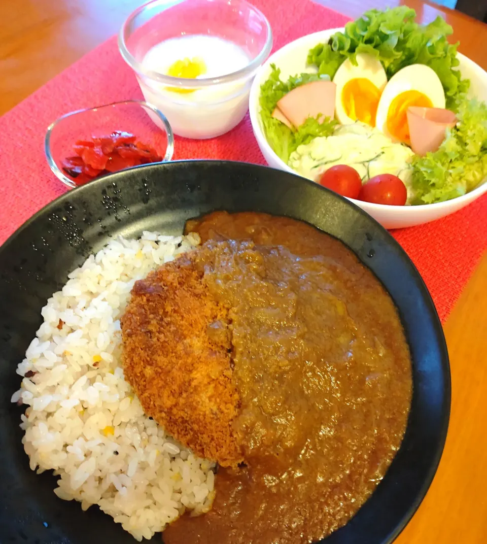 ☆メンチカツカレー
☆サラダ
☆ヨーグルト
☆福神漬|chikakoさん