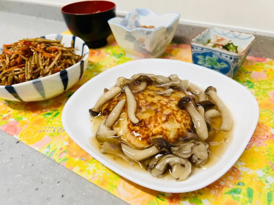 Snapdishの料理写真:めいめいさんの料理 豆腐ハンバーグ 野菜あんかけ|バシュランさん