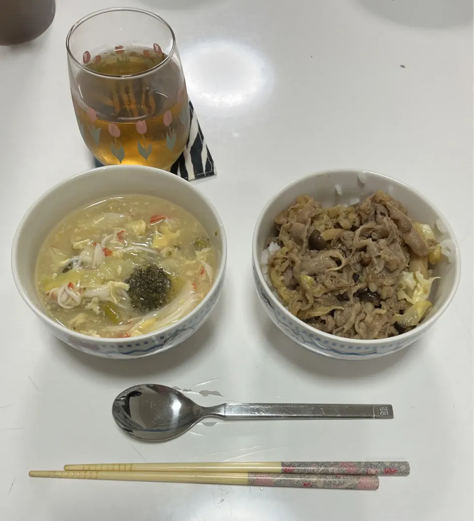 Snapdishの料理写真:晩御飯☆焼肉丼（キャベツ・しめじ・牛コマ）☆中華かき卵スープ（キャベツ・ブロッコリー・カニカマ・卵）|Saharaさん