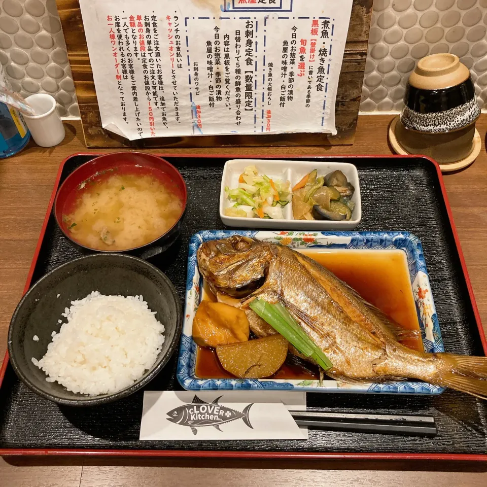 Snapdishの料理写真:真鯛の煮付け定食|ちゃみこさん