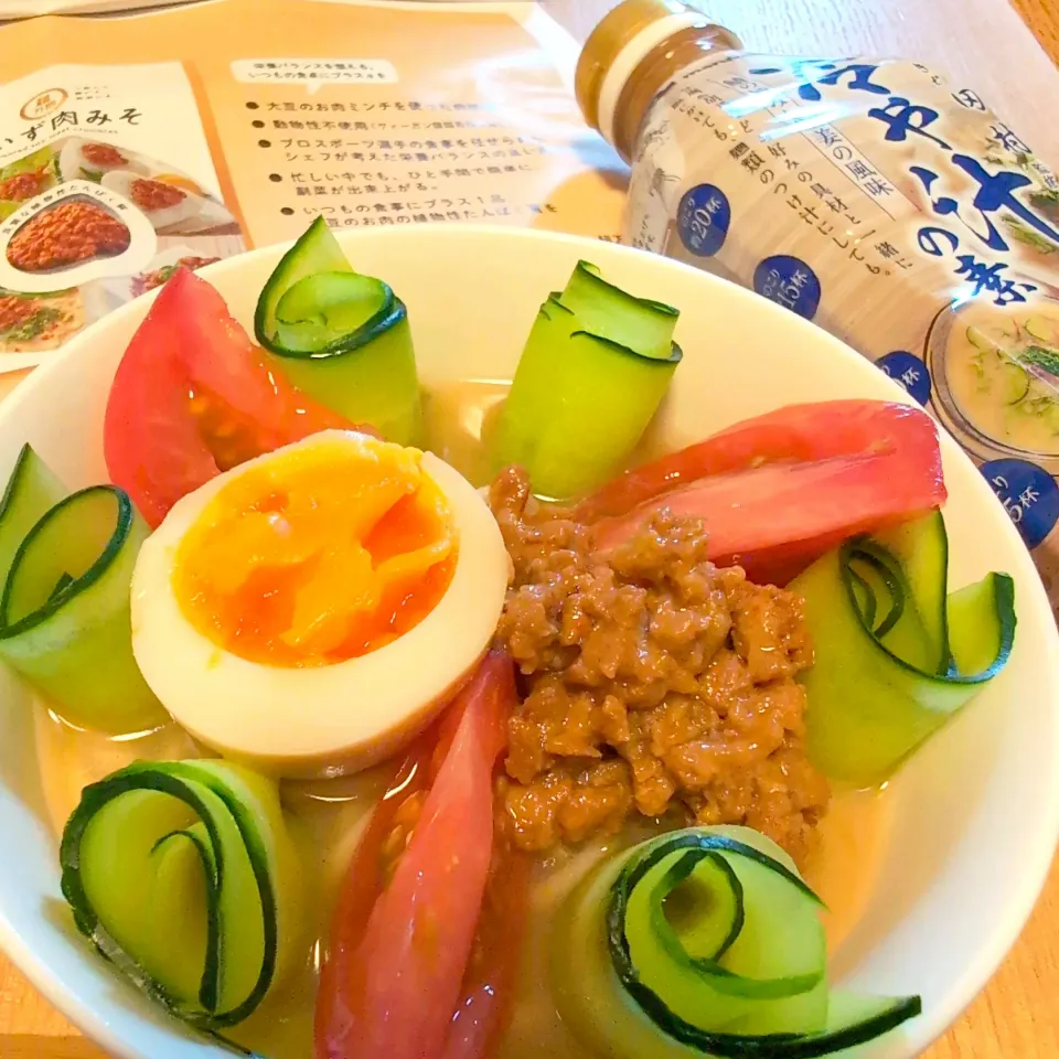 だいずのお肉を使った【だいず肉みそ】で冷や汁麺〜全粒粉うどん使用〜／超万能というのは本当だった　笑／冷たくても脂が固まる問題の心配なし👍|チョコさん