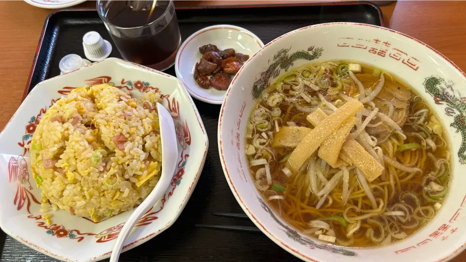 Snapdishの料理写真:海香館さんの醤油ラーメン➕チャーハンランチ|Morito Kamiyaさん