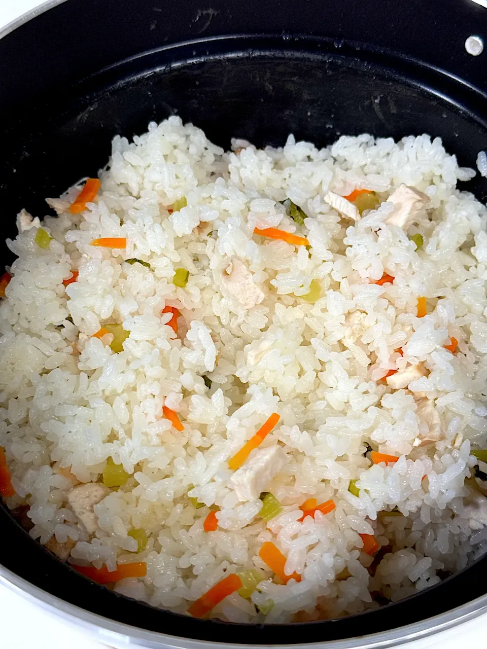 カブの葉と鶏胸肉の炊き込みご飯|miyuさん