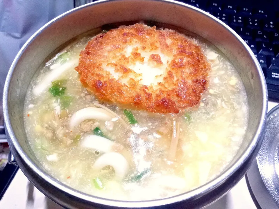 なめ茸と肉そぼろ入りとろみ付き掻き玉コロッケうどん|darkbaronさん