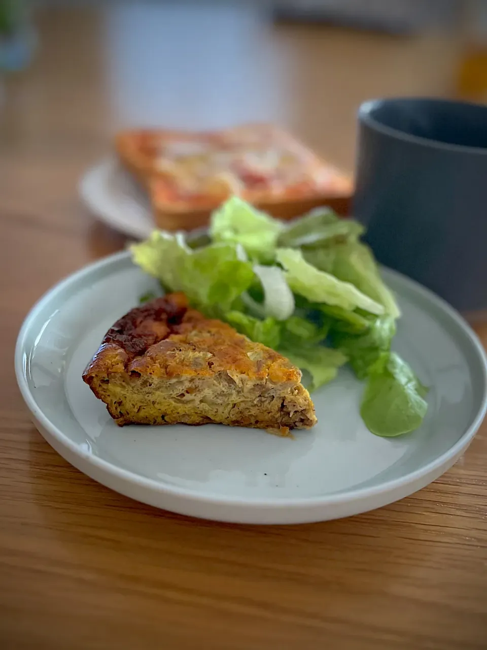 Snapdishの料理写真:6/9の朝食　キーマカレーでキッシュ|yoneさん