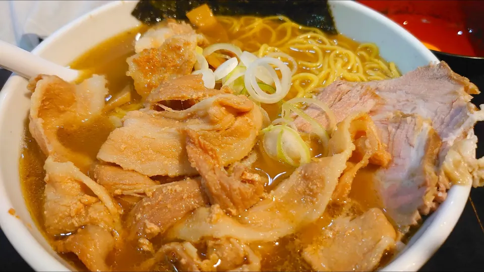 【本日限定のスペシャルスープ】
一条流がんこラーメン総本家
分家 四谷荒木町
6/7の剥き牡蠣15Kgのスペシャル
スープの残りに、6/8に更に剥き牡蠣
10Kgを追加したスペシャルスープの
残りに、本日沖蜆10Kg＋スダレ貝5Kg 
を追加して炊いたスペシャルスープの
100ラーメン (1,300円)
＋つけ玉 (生卵、50円)
@四谷三丁目4分
(JR新宿駅から徒歩25分)
24141 (152,057)  

|大脇さん