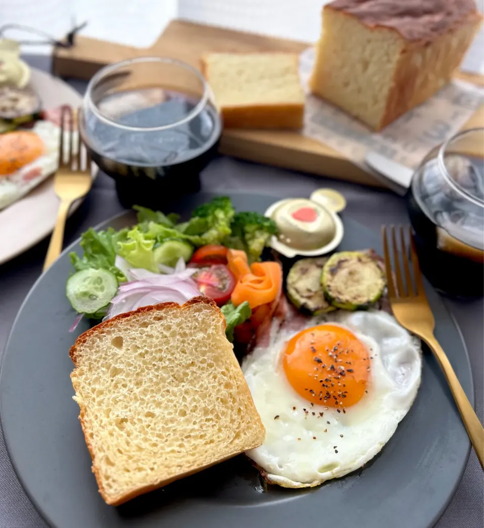 遅めのブランチ🍞🍴|こっちんさん