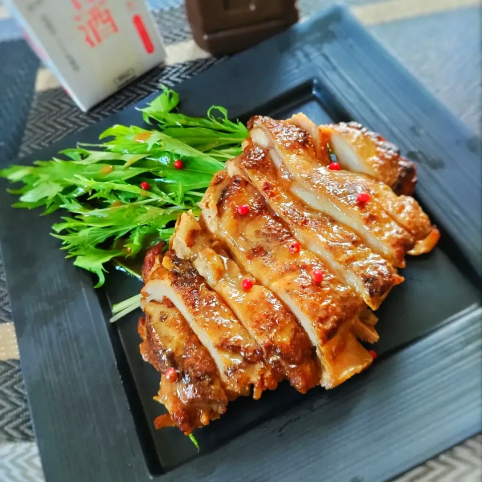 Snapdishの料理写真:✿鶏もも肉のガーリックバター味噌白湯ソテー✿|じゃじゃまるさん