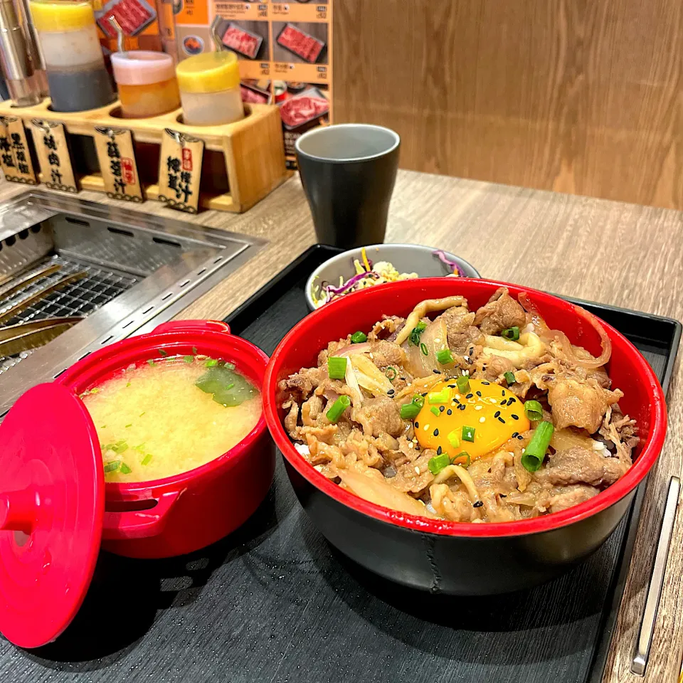 Snapdishの料理写真:月見香蔥牛肉丼|skyblueさん