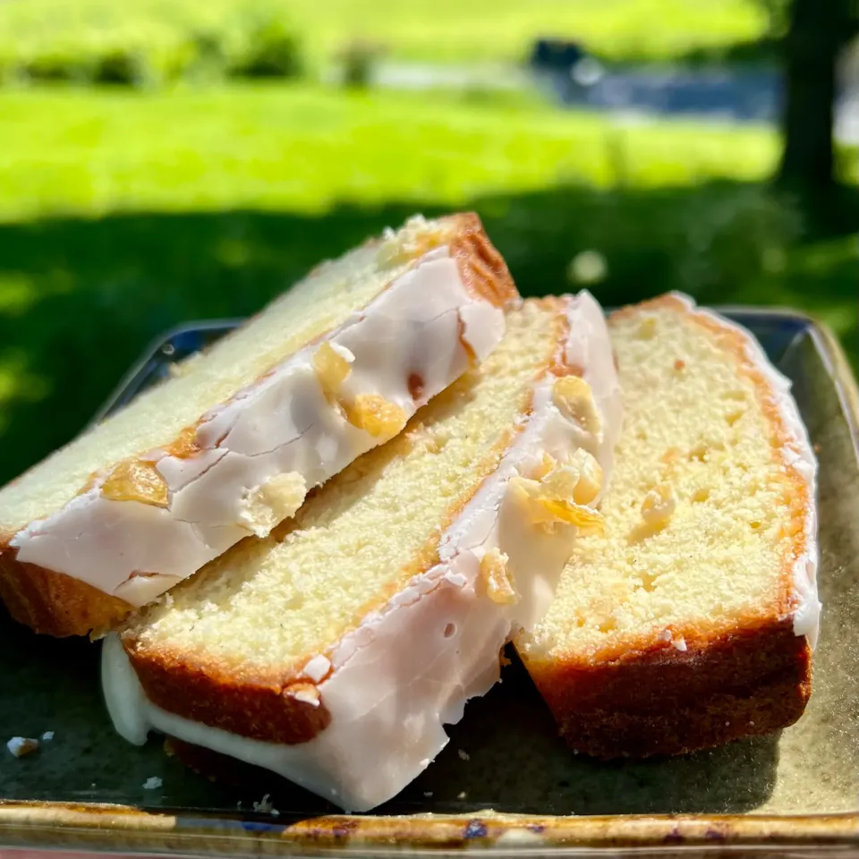 Lemon pound cake with lemon glaze and candied lemon peel|Dean M Rogersさん