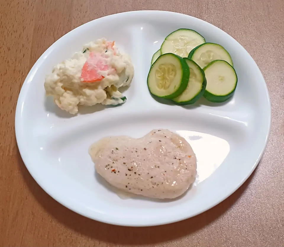 サラダチキン
ズッキーニ
ポテサラ
ご飯🍚|ナナさん