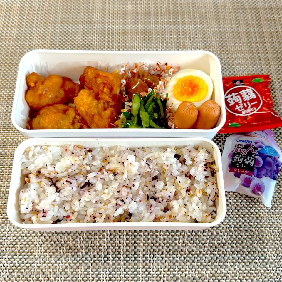 Snapdishの料理写真:梅おかか弁当。娘弁当。|ゆーこ。さん