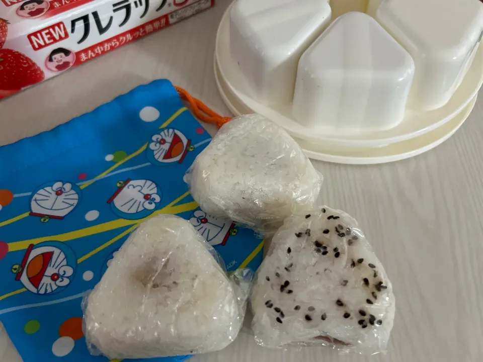 Snapdishの料理写真:おかか🍙うめ✖️ごま塩🍙こんぶ🍙|こずりんさん