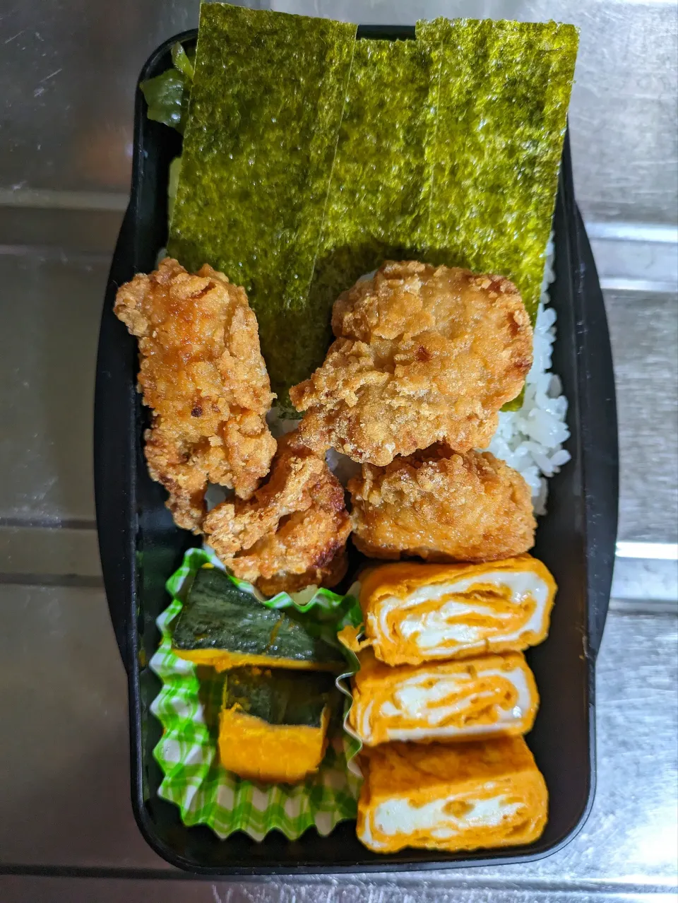 Snapdishの料理写真:旦那弁当　2024/6/10

からあげ
玉子焼き
かぼちゃの煮物|ユキヨメ♪さん