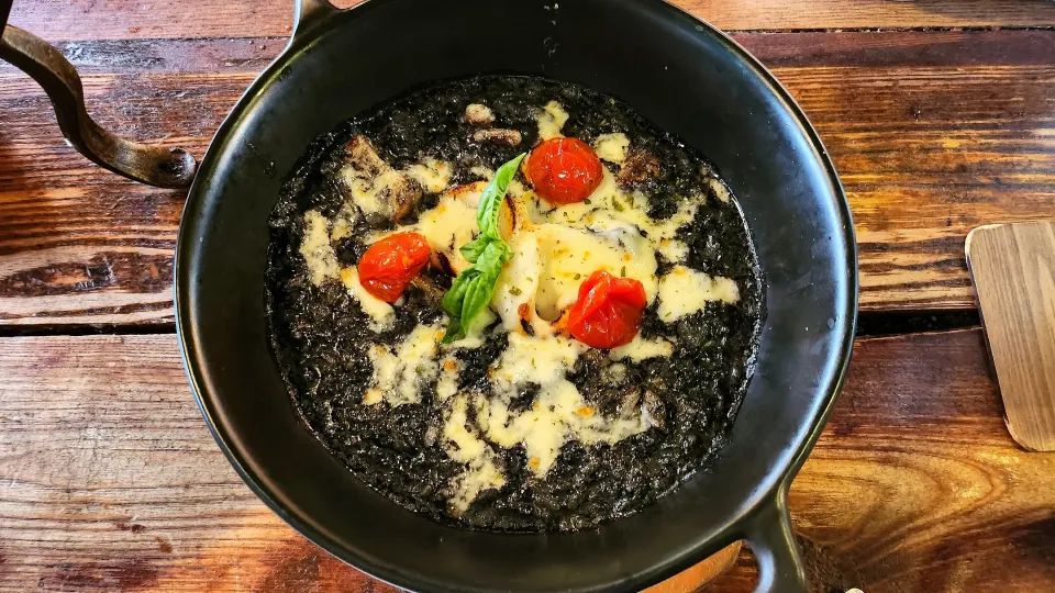 Squid ink seafood risotto|Ninaさん