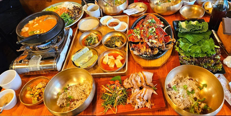 Korean food 
- fast-fermented bean paste soup (cheonggukjang)
- Bibimbab
- boiled pork
- braised half-dried pollack|Ninaさん