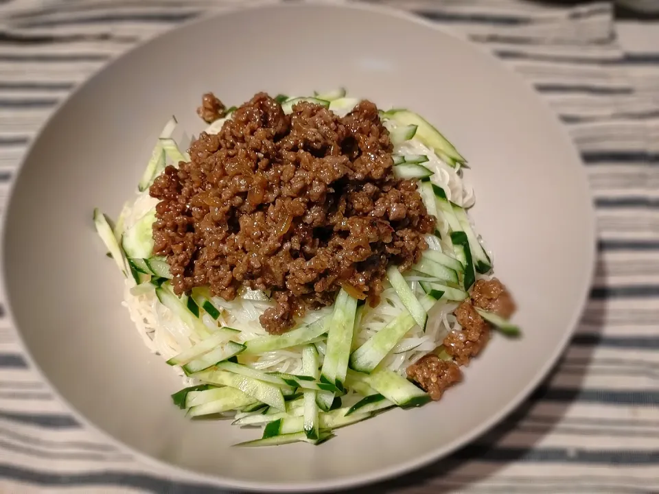 Snapdishの料理写真:ジャージャー素麺☺️中学生のお急ぎ夕飯|みりさん