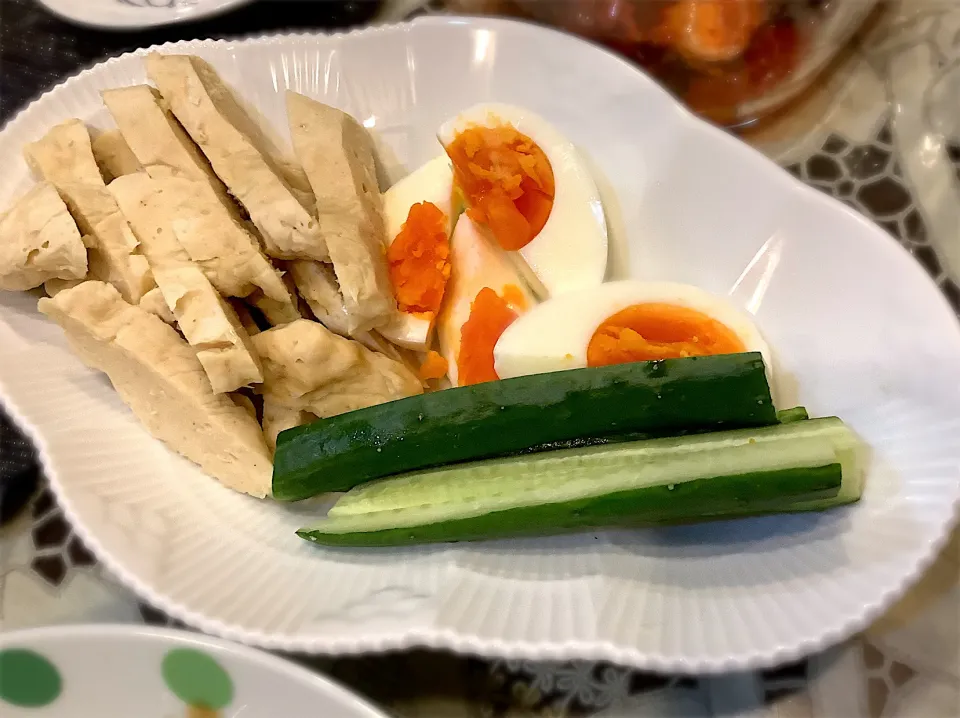 鳥チャーシューとゆで卵😋|アライさんさん