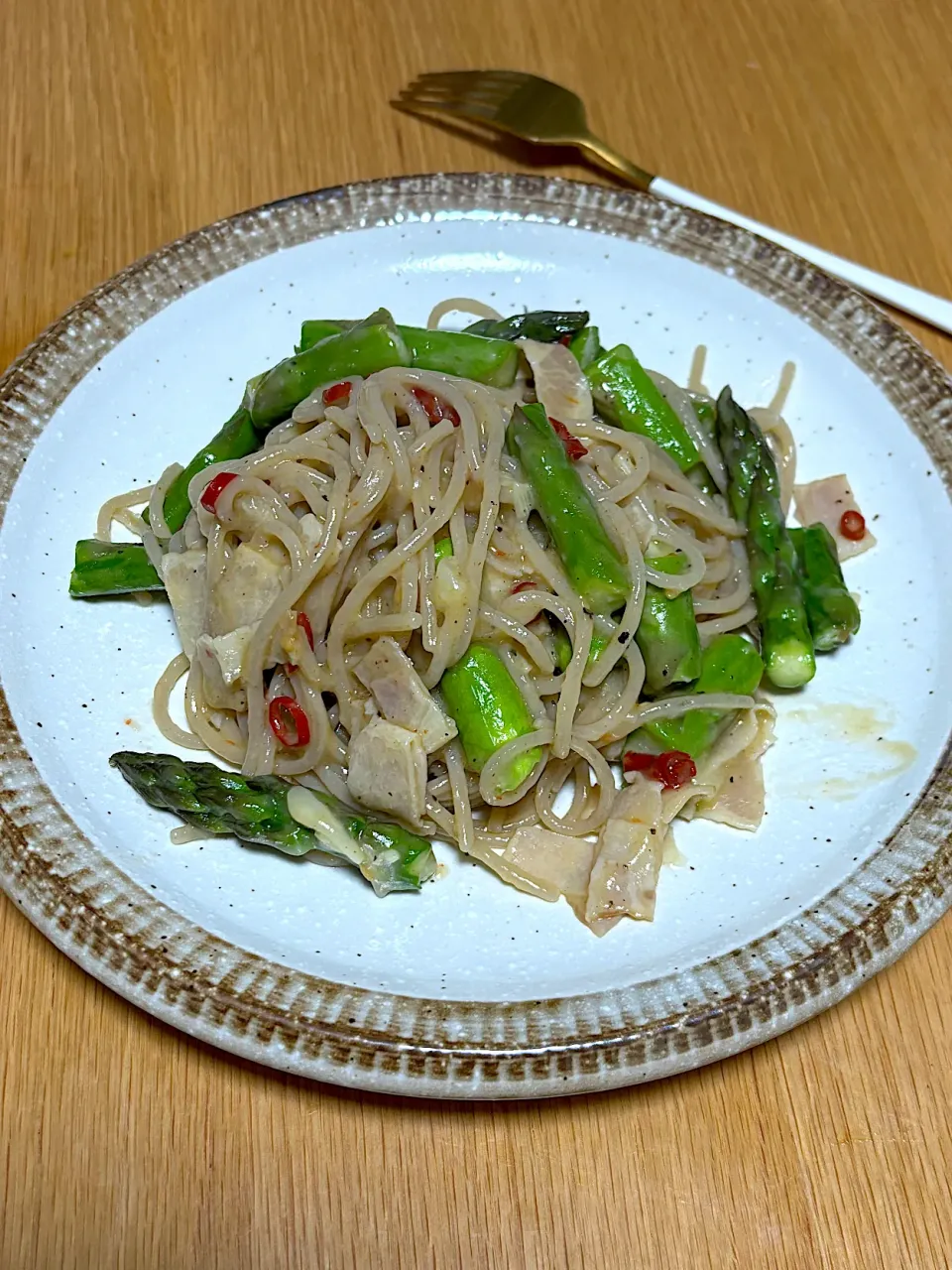 今日の夜ごはん~アスパラとベーコンのペペロンチーノ~|ゆかｕさん