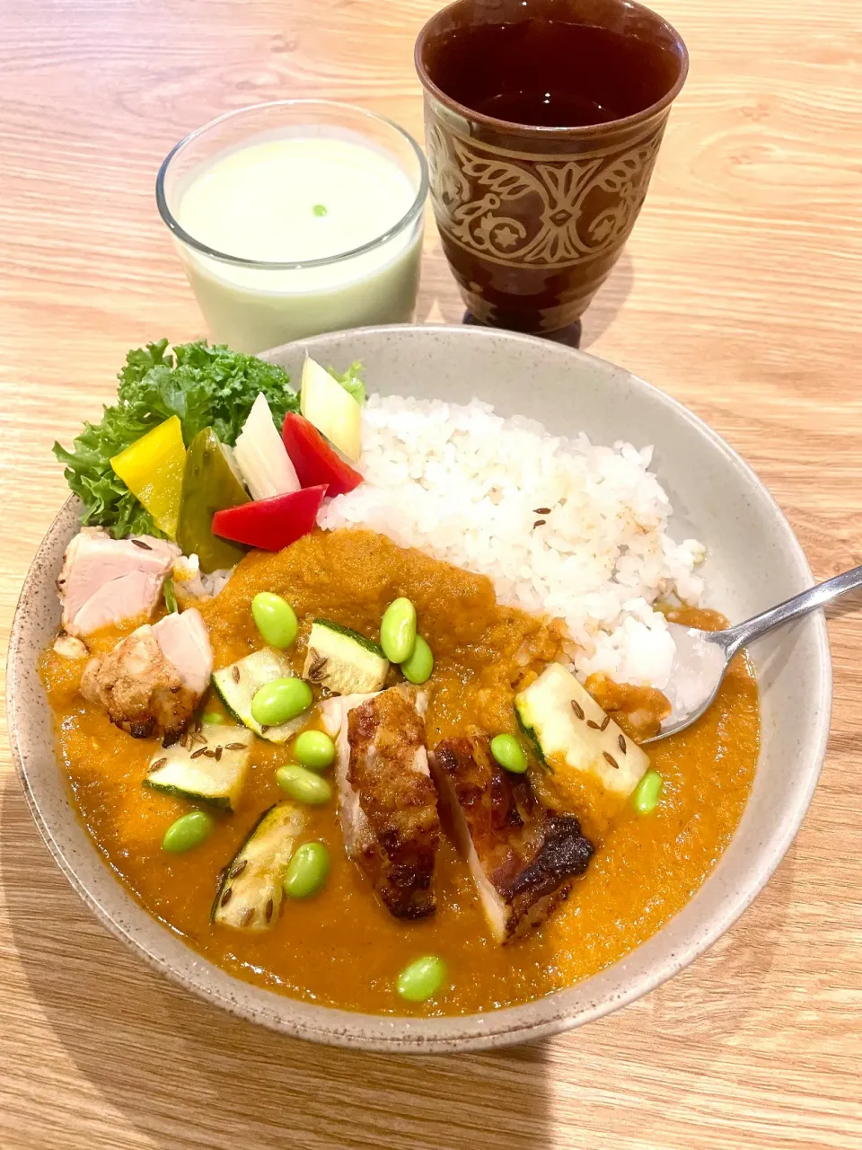 Snapdishの料理写真:とある日の賄い　野菜カレーにタンドリーチキン🍛|yukki-----さん