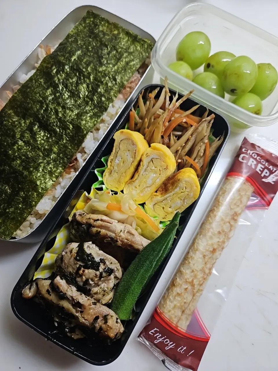 ☆高１弁当☆玄米入り海苔オカカごはん
、金平牛蒡、卵焼き、野菜炒め、鶏旨味焼き（塩麹、醤油、オカカ、海苔）、オクラ、ブドウ、チョコクレープ|ｼｮｺﾗさん