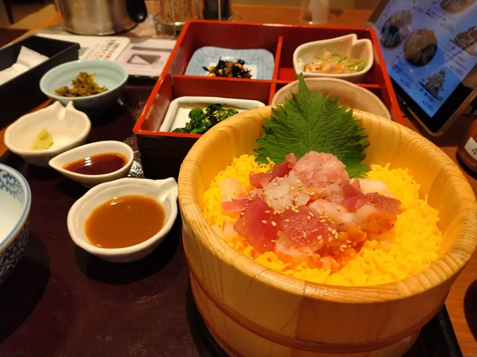 四六時中の海鮮おひつご飯|よっちびやばんぶーさん