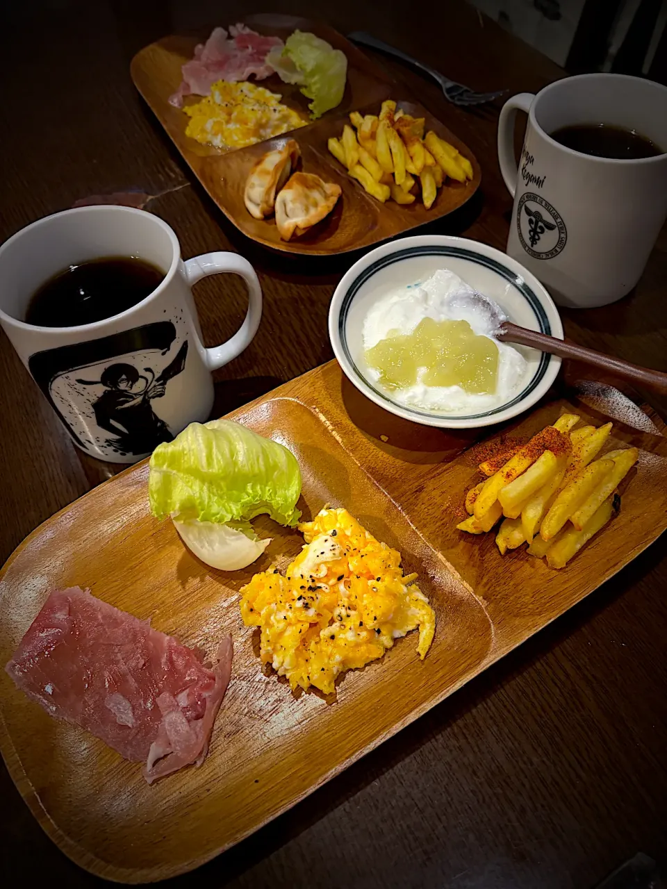 スクランブルエッグ　フレンチフライ　揚げ餃子　生ハムサラダ　マスカットヨーグルト　コーヒー|ch＊K*∀o(^^*)♪さん