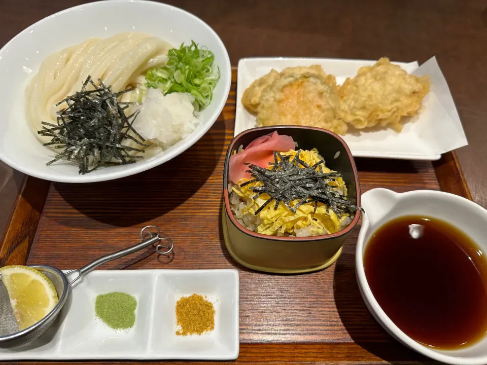 淡路鶏のとり天ぶっかけうどん中盛、ばら寿司|buhizouさん