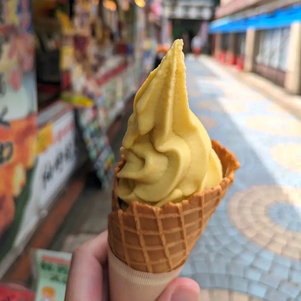 Snapdishの料理写真:梨ソフトクリーム  梨の果肉入り|しあるさん