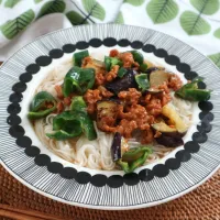 Snapdishの料理写真:肉味噌夏野菜そうめん| ちぃさん