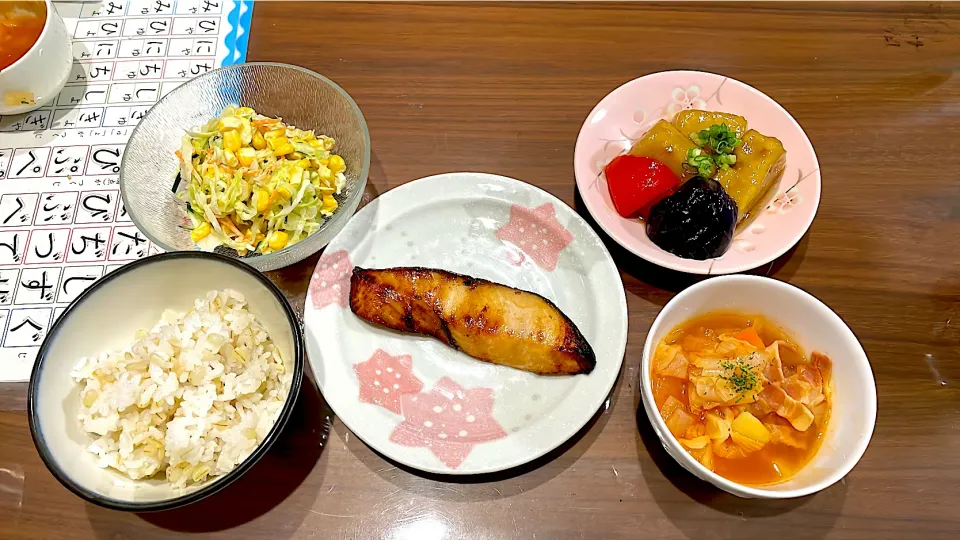 Snapdishの料理写真:鮭の西京味噌漬け　ミネストローネ　高野豆腐のオランダ煮　コールスローサラダ|おさむん17さん