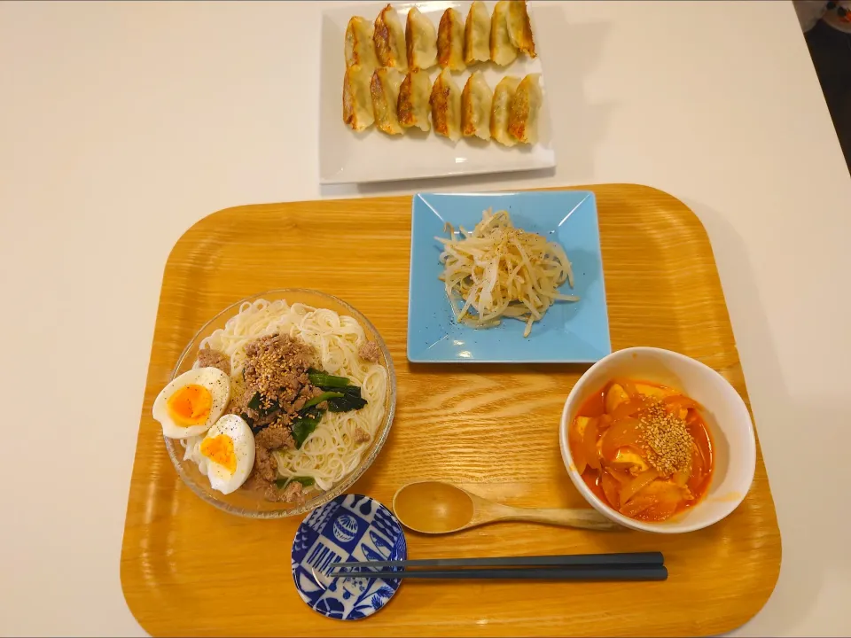 今日の夕食　豚ひき肉のナンプラーそうめん、豆腐チョリム、餃子|pinknari🐰🌈さん