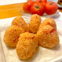 Snapdishの料理写真:トマトライスおにぎり🍅