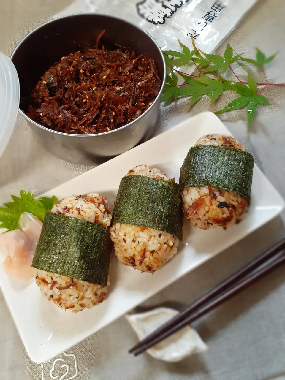 削り節ふりかけ🐟入りの握り飯🍙|fumfumさん