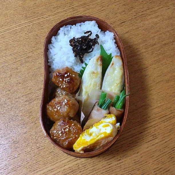 6月12日お弁当
肉団子の甘酢あん
笹かまのマヨチーズ焼き
いんげんのベーコン巻き
ぱったん目玉焼き|シロクマさん