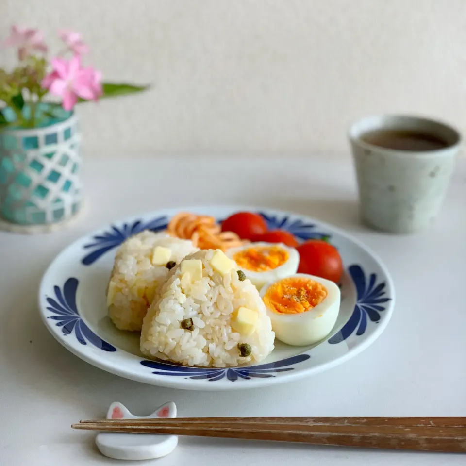 実山椒の醤油漬けとチーズのおにぎり♡|わことひろさん