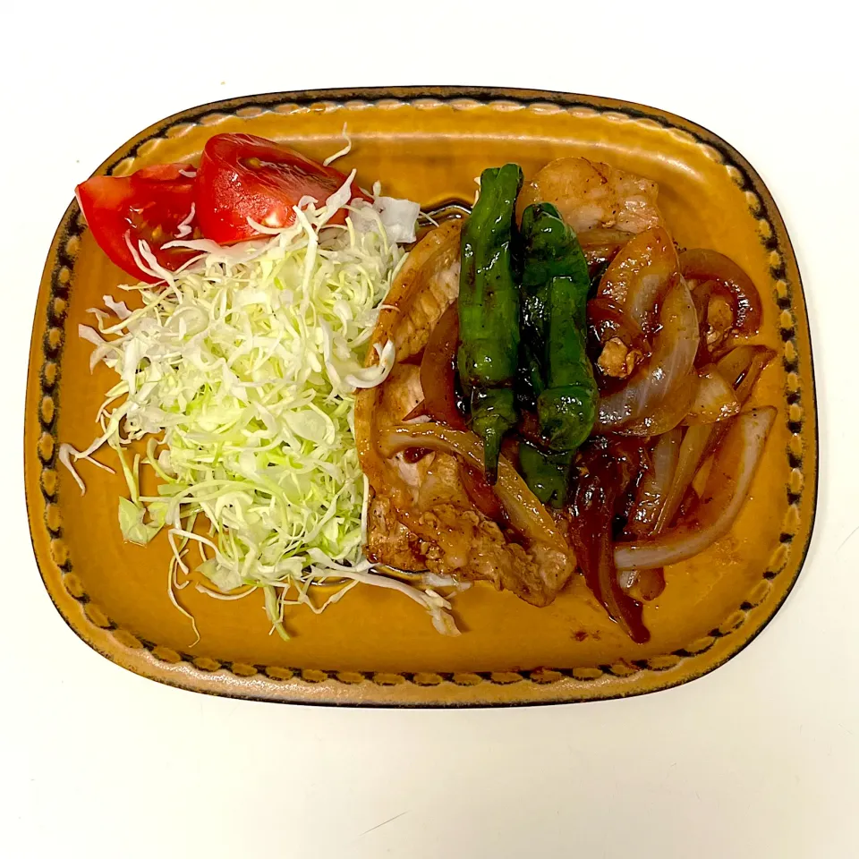 Snapdishの料理写真:Yummy! まずは肉炒めで|tomoさん